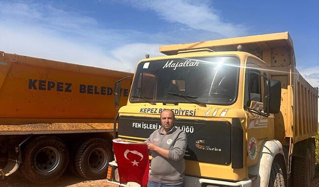 Antalya'da belediye personeli Ay-Yıldız’a sahip çıktı