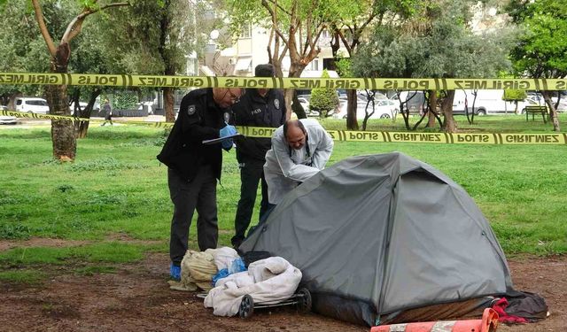 Parka yaşayan adam ölü bulundu