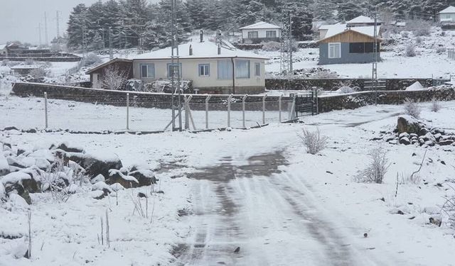 Ankara’ya nisan ayında kar yağdı