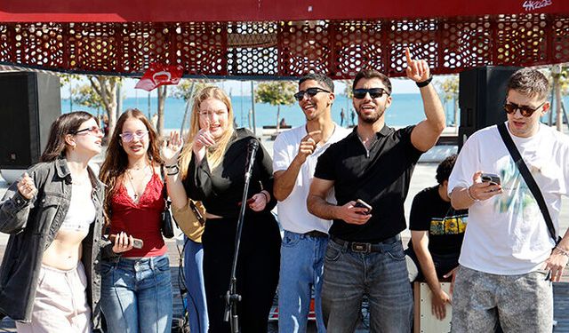 Erasmus öğrencilerinden Kent Meydanı’nda konser
