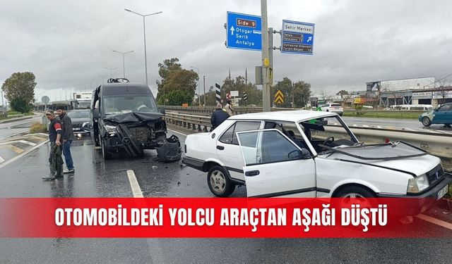 Otomobildeki yolcu araçtan aşağı düştü