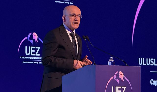 Bakan Şimşek: "Vatandaşlarımızın yastık altında 640 milyar doları olduğu tahmin ediliyor"