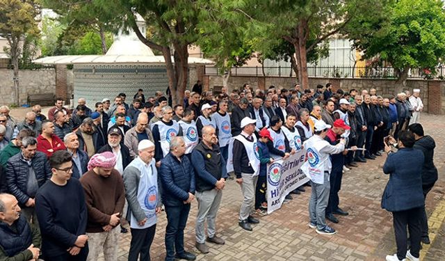 Alanya'da eğitim şehitleri için saf tutuldu: Gıyabi cenaze namazı kılındı