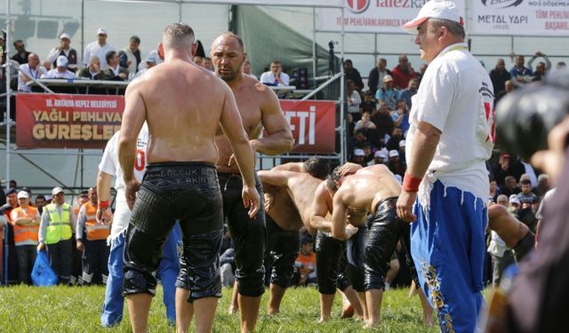 Gaziantep Şahinbey Yağlı Güreşleri’nde çeyrek finale kimler kaldı? İşte son 8!