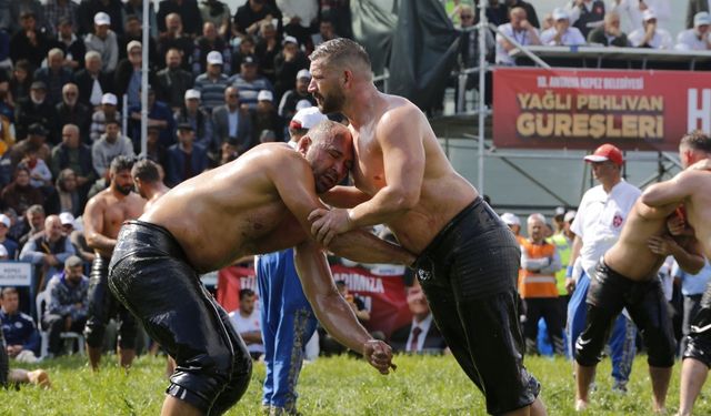 10. Kepez Belediyesi Yağlı Güreşleri’nde çeyrek finale yükselenler belli oldu