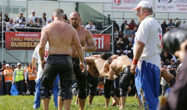 10. Kepez Belediyesi Yağlı Güreşleri’nde finalistler kim oldu? Ali Gürbüz elendi mi?