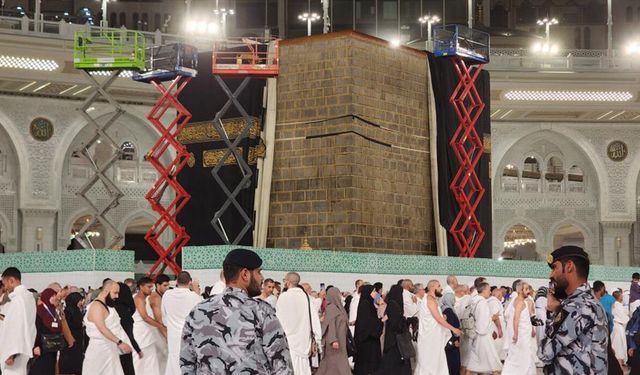 Kabe-i Muazzama duvarları bakıma alındı