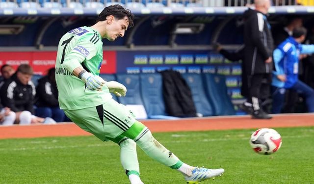 Kasımpaşa kalecisi Andreas Gianniotis’ten uzaklardan gol