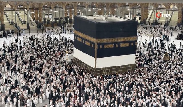 Hacı adayları Arafat yolunda