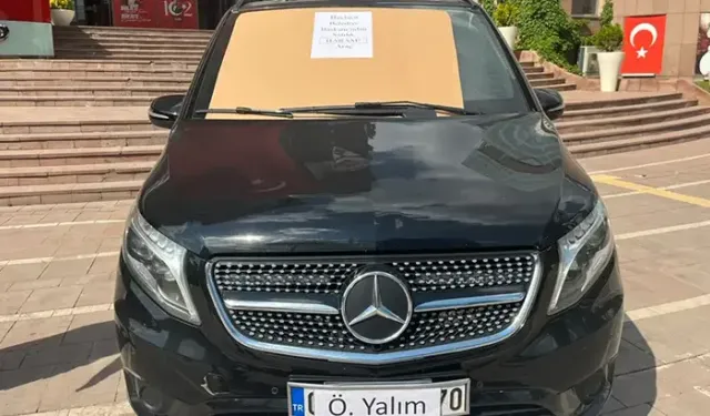 CHP Genel Merkezi’nde dikkat çeken görüntü: 'Satılık haram araç'