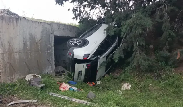 Burdur'da otomobil şarampole yuvarlandı