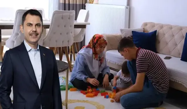 Bakan Kurum, depremzede ailenin bayram sevincini paylaştı