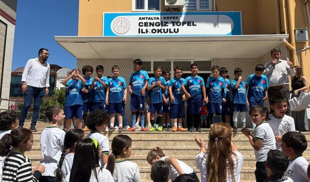 Futbol turnuvasının şampiyonu Cengiz Topel İlkokulu oldu