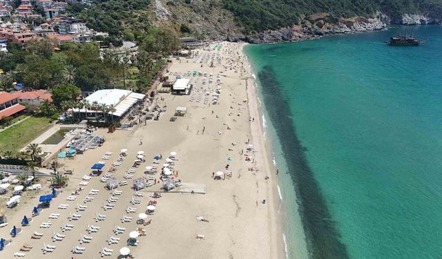 Alanya sahillerinde yoğunluk oluştu