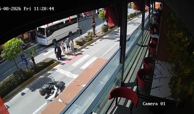 Manavgat'ta motosiklet yaya geçidinde devrildi