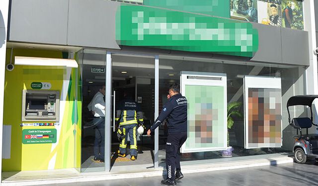 Serik'te bankada korkutan duman