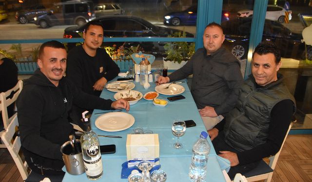 İş insanları Konyaaltı Balıkçısı'nda