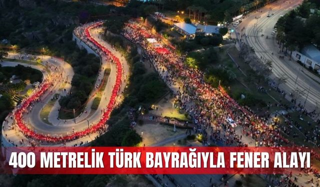 Antalya'da 400 metrelik Türk bayrağıyla fener alayı