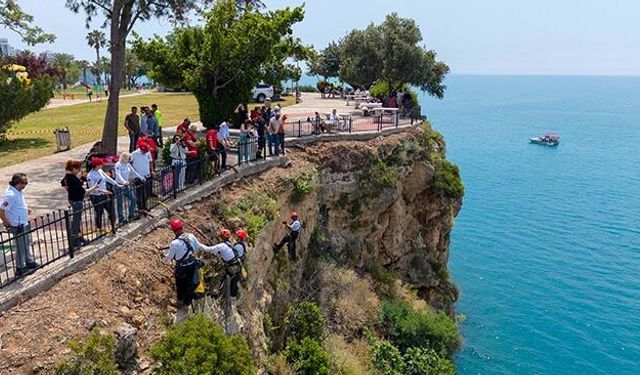 Falez yamaçları temizlendi