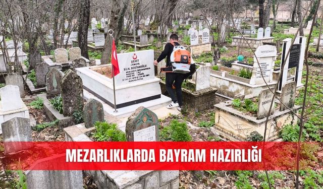 Mezarlıklarda bayram hazırlığı