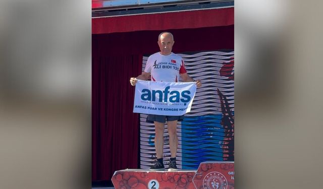 75 yaşındaki 'Demir Adam' Ayvalık'ta ikinci oldu
