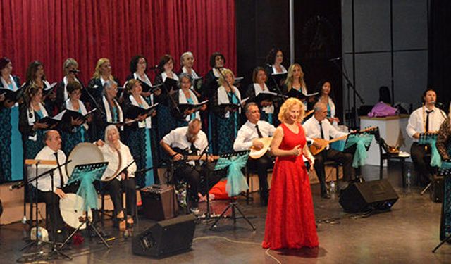 Antalyalı türküseverler 'Yaren Türküleri' konserinde buluştu