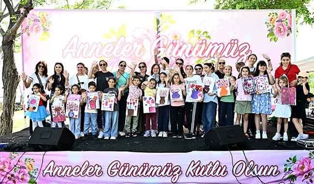 Muratpaşa'da Anneler Günü kutlandı