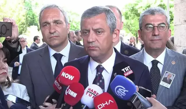 Özgür Özel: Olağanüstü kurultay için imza süreci başlatıldı