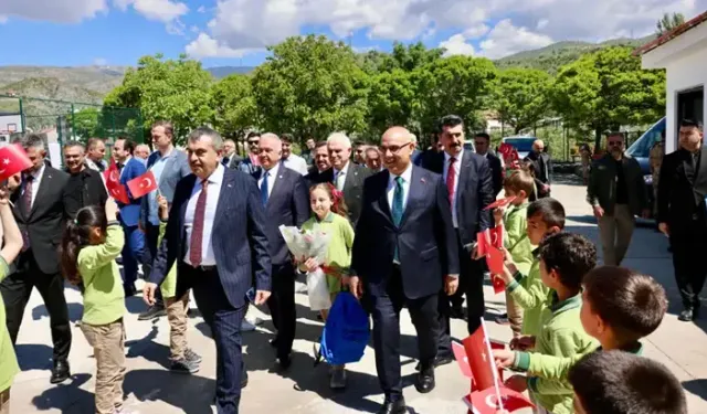 Bakan Tekin: Türkiye'de eğitim öğretime yaptıklarımız devrim kabul ediliyor