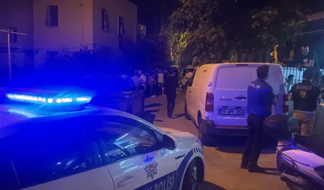 Babasının cenazesiyle 2 gün aynı evde yaşadı