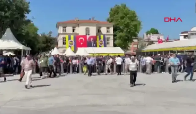 Fenerbahçe'de başkanlık seçimi için oy verme işlemi başladı