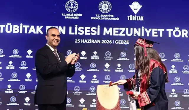 Bakan Kacır, eğitimlerini başarıyla tamamlayan öğrencilere diplomalarını verdi