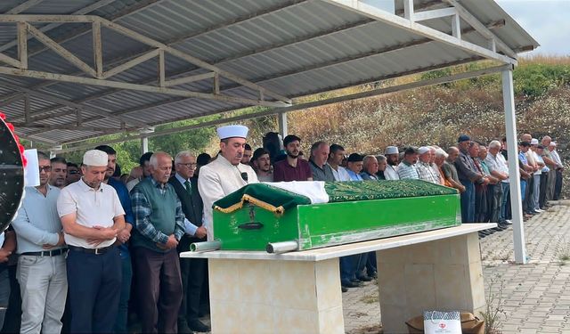 Otobüs kazasında hayatını kaybeden Hayriye Arıkan son yolculuğuna uğurlandı