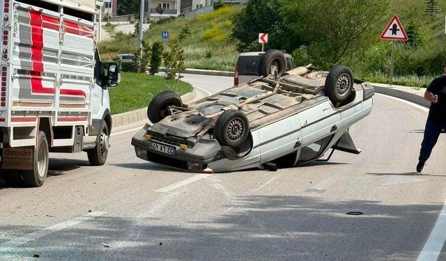 Takla atan otomobilin sürücüsü yaralandı