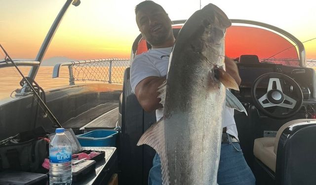 Konyaaltı Sahili'nde 56 kilogramlık kuzu balığı şaşkınlığı