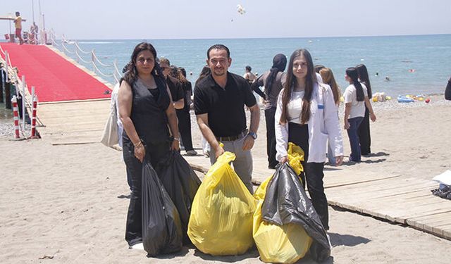 Serik'te sahil temizlendi
