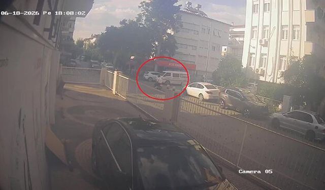 Manavgat'ta motosiklet sürücüsü kask sayesinde kurtuldu