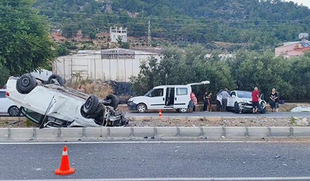 Mersin'de otomobil takla attı