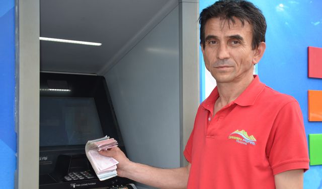 ATM haznesinde bulduğu parayı bankaya teslim etti