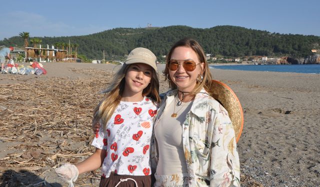 Yerleşik yabancılar sahilde temizlik yaptı