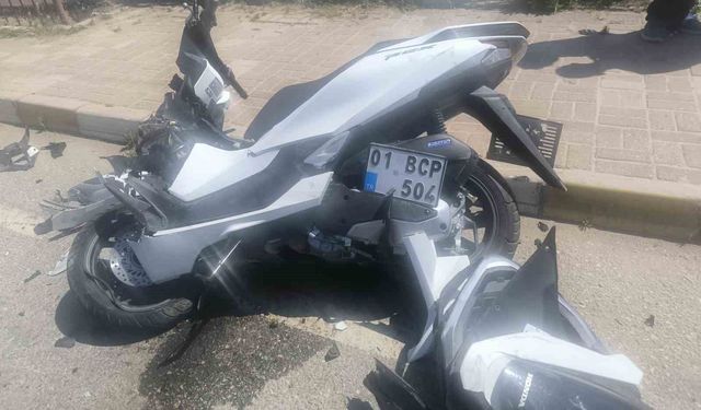 Alanya'da minibüs ile motosiklet çarpıştı: 1'i ağır 2 yaralı