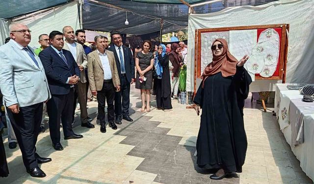 Kumluca'da Halk Eğitim Merkezi Müdürlüğü sergisi törenle açıldı