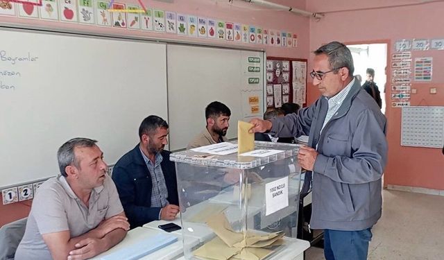 Üç ilde mini seçim yarışı… 10 bin kişi sandık başında