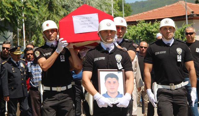 Şehit polise eşinden yürekleri dağlayan veda