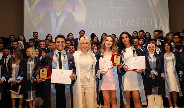 Akdeniz Üniversitesi Diş Fakültesi'nde mezuniyet
