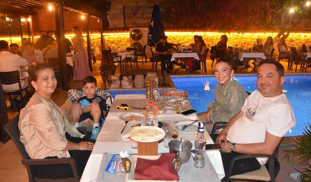 Özdemir Ailesi Bayramın Keyfini Meyhanet’te Çıkardı