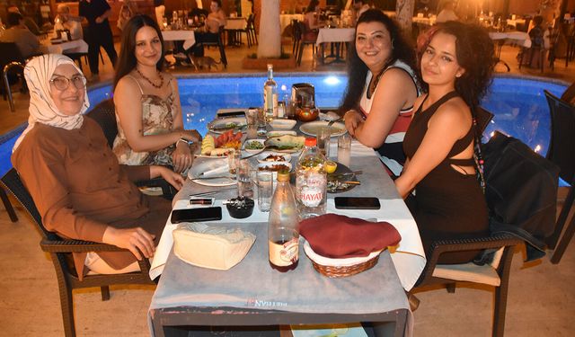 Kabinden Meyhanet'e; Elif Onur'dan Meyhanet Çıkarması