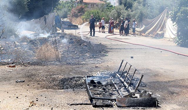 Antalya'da hurda yangını otluk alana sıçradı