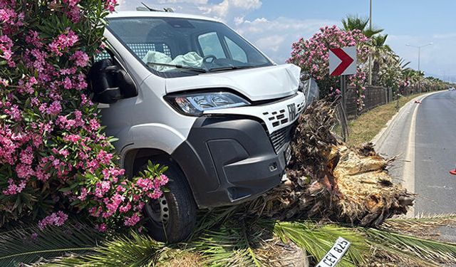 Alanya'da motosiklet sürücüsü kazada hayatını kaybetti