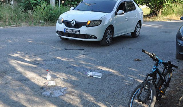 Gazipaşa'da otomobil bisikletli çocuğa çarptı